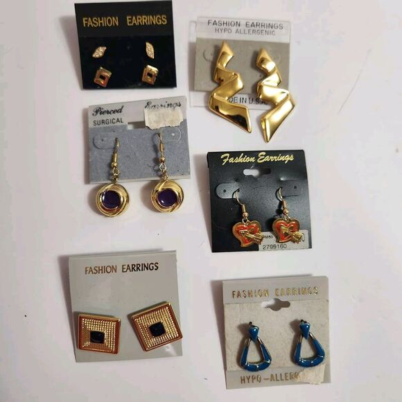 Unbranded Jewelry - Lot Of 7 Pierced Vintage Fashion Earrings Gold Toned Dangling Blue Red Black